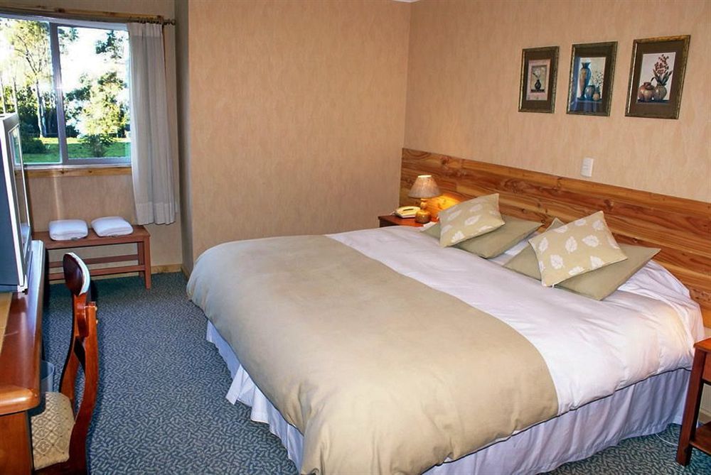 Hotel Borde Lago ปูแอร์โตบารัส ภายนอก รูปภาพ